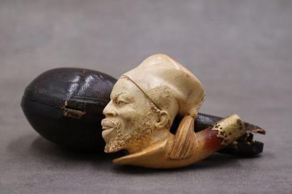 Un foyer de pipe en écume de mer. Longueur:...