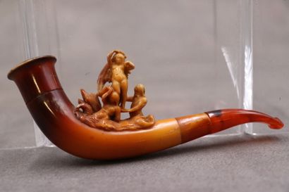 Réunion de d'une pipe et un foyer en écume...