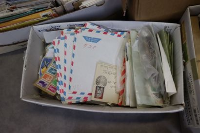 Importante réunion de timbres et lettres...