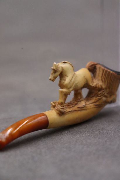 Réunion d'une pipe et un foyer en écume de...
