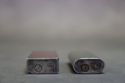 CARTIER. Réunion de deux briquets en métal...
