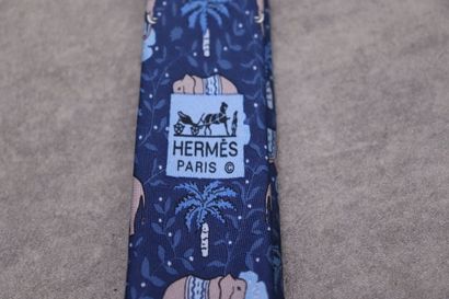 HERMES. Réunion de trois cravates en soie....