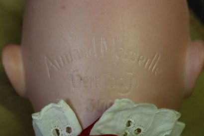 Armand Marseille. Poupée avec tête en biscuit...