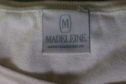 MADELEINE. Pour femme, Réunion d'une veste...