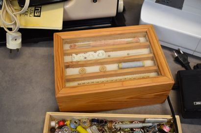 Réunion de deux machines à coudre (Nogamatic...