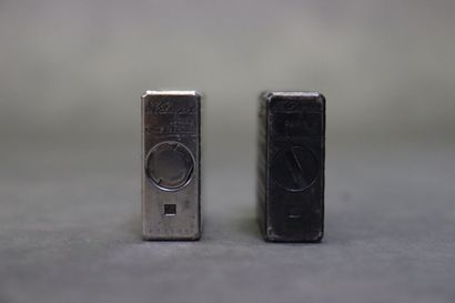 DUPONT. Réunion de deux briquets en métal,...