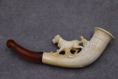 Réunion de trois pipes en écume de mer à...