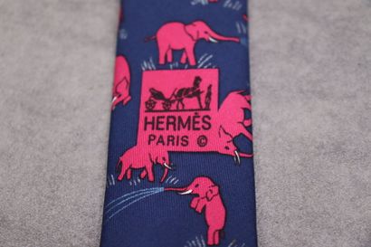 HERMES. Réunion de trois cravates en soie....