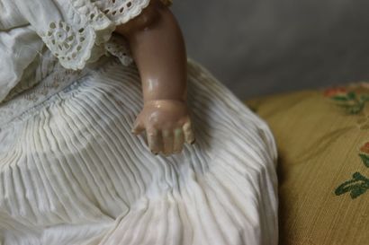 Bébé avec tête en biscuit, bras et jambes...