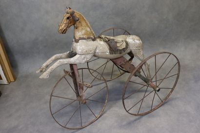 Tricycle en forme de cheval en bois, roues...