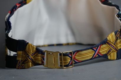 HERMES. Ceinture de smoking en soie imprimée...