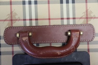 BURBERRY. Valise souple en toile enduite...