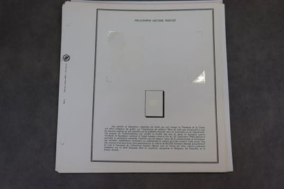 Réunion de matériel et albums vides à compléter....