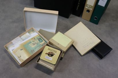 Réunion de divers albums de timbres étrangers,...