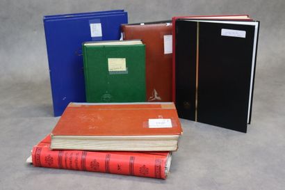 Réunion de 7 albums de timbres comprenant:...
