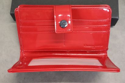 Christian LACROIX. Portefeuille vernis rouge...