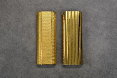 CARTIER. Réunion de deux briquets en métal...