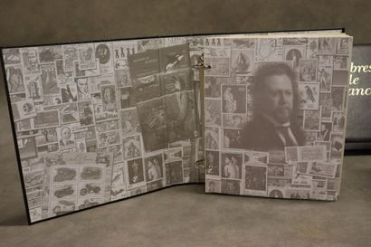 Réunion de cinq albums de timbres France...