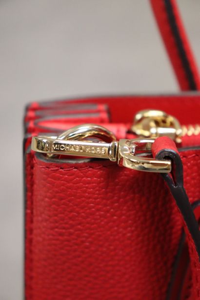 Michael KORS. Sac à main en simili cuir grainé...