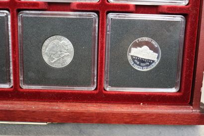 Coffret comprenant 20 pièces dont: 12 one...