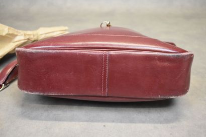 HERMES. Sac Trim en veau box rouge, fermeture...