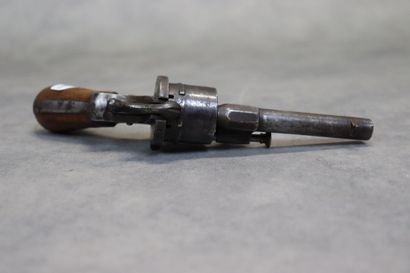 Revolver, barillet à six coups, queue de...