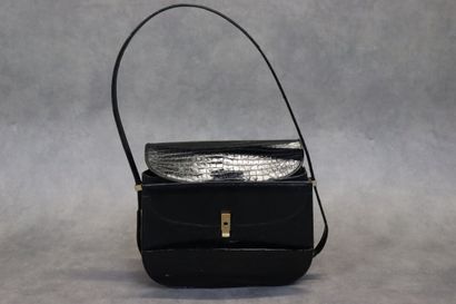 BERMA Paris. Sac bandoulière en croco noir,...