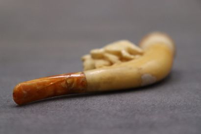 Réunion de deux pipes en écume de mer figurant...