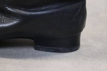 Christian DIOR. Paire de bottes en cuir noir,...