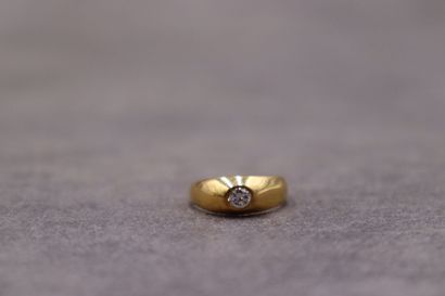 Bague jonc anglais oxyde de zirconium. TDD...