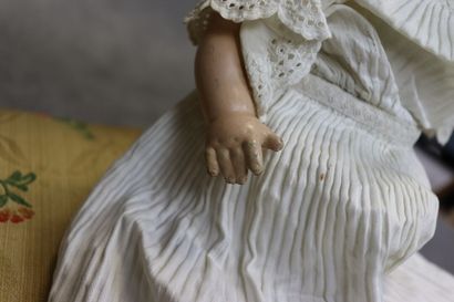 Bébé avec tête en biscuit, bras et jambes...