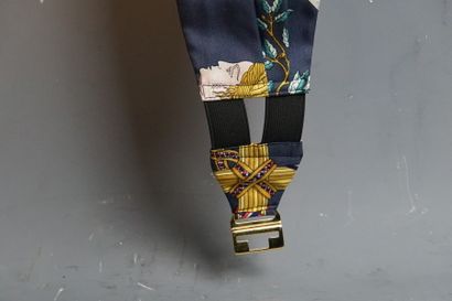 HERMES. Ceinture de smoking en soie imprimée...