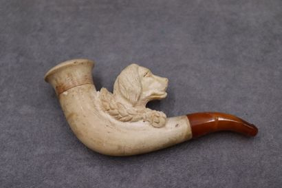 Réunion de trois pipes en écume de mer à...