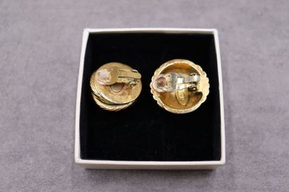 CHANEL. Paire de boucles d'oreilles clips...