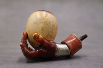 Un foyer de pipe en écume de mer avec son...