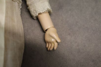 SFBJ. Poupée avec tête en biscuit et corps...