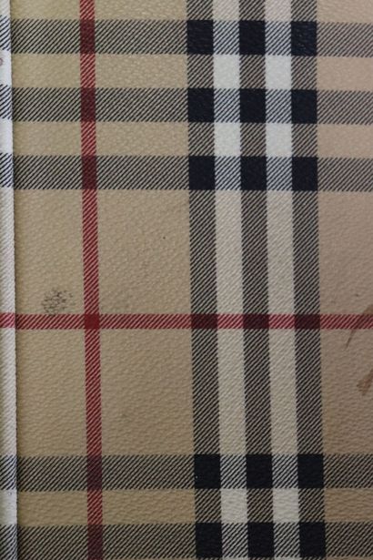 BURBERRY. Valise souple en toile enduite...