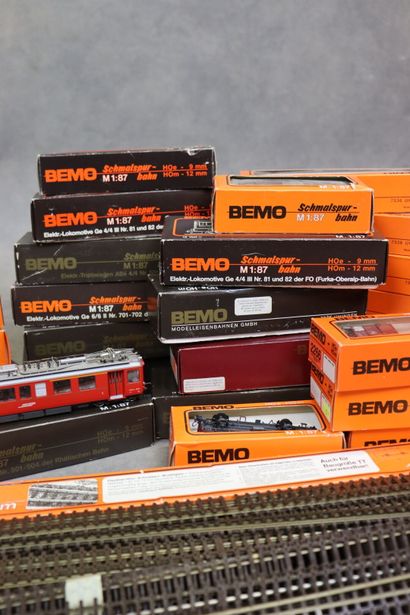 BEMO. Importante réunion de trains et rails,...