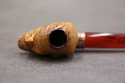 Réunion de deux pipes en écume de mer figurant...