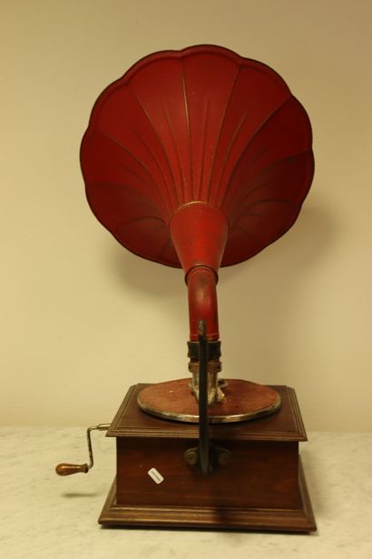 DIAMOND. Gramophone, porte la marque Diamond...
