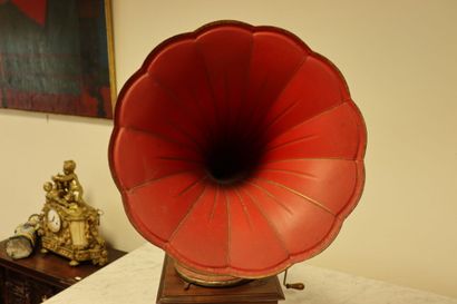 DIAMOND. Gramophone, porte la marque Diamond...
