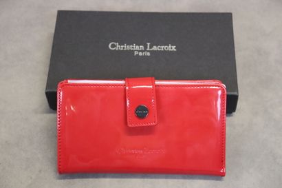 Christian LACROIX. Portefeuille vernis rouge...