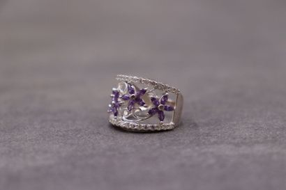 Bague fantaisie acier et strass. TDD: 56