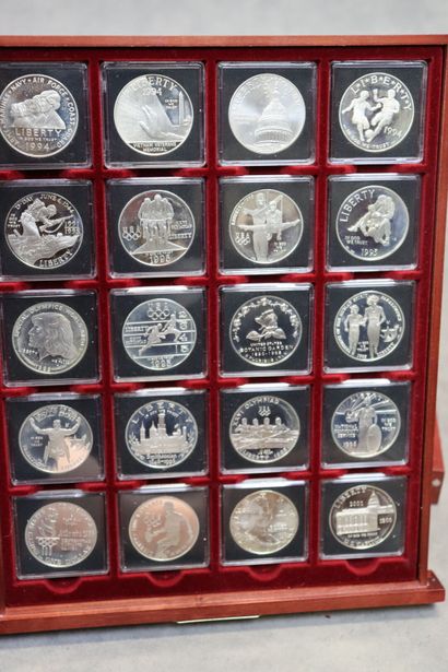 Coffret de 20 monnaies one dollar (1994,...