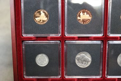 Coffret comprenant 20 pièces dont: 12 one...