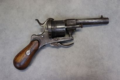 Revolver, barillet à six coups, queue de...