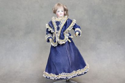 Poupée parisienne avec tête en biscuit et...