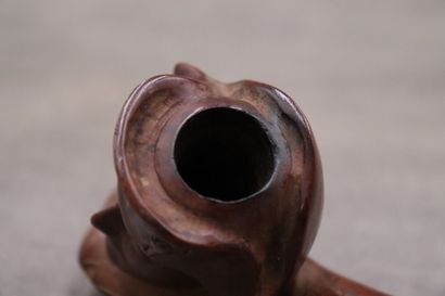 Importante pipe en bois. Longueur: 16cm.
