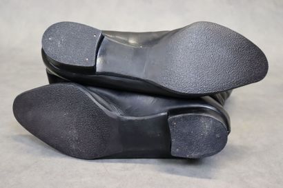 Christian DIOR. Paire de bottes en cuir noir,...
