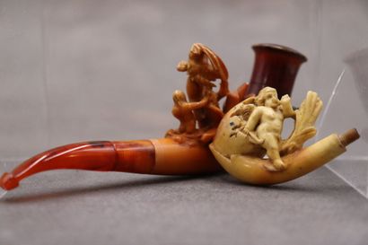 Réunion de d'une pipe et un foyer en écume...